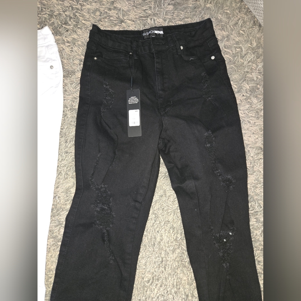 Fashion Nova Black Ripped Skinny Jeans - Picture 3 of 3